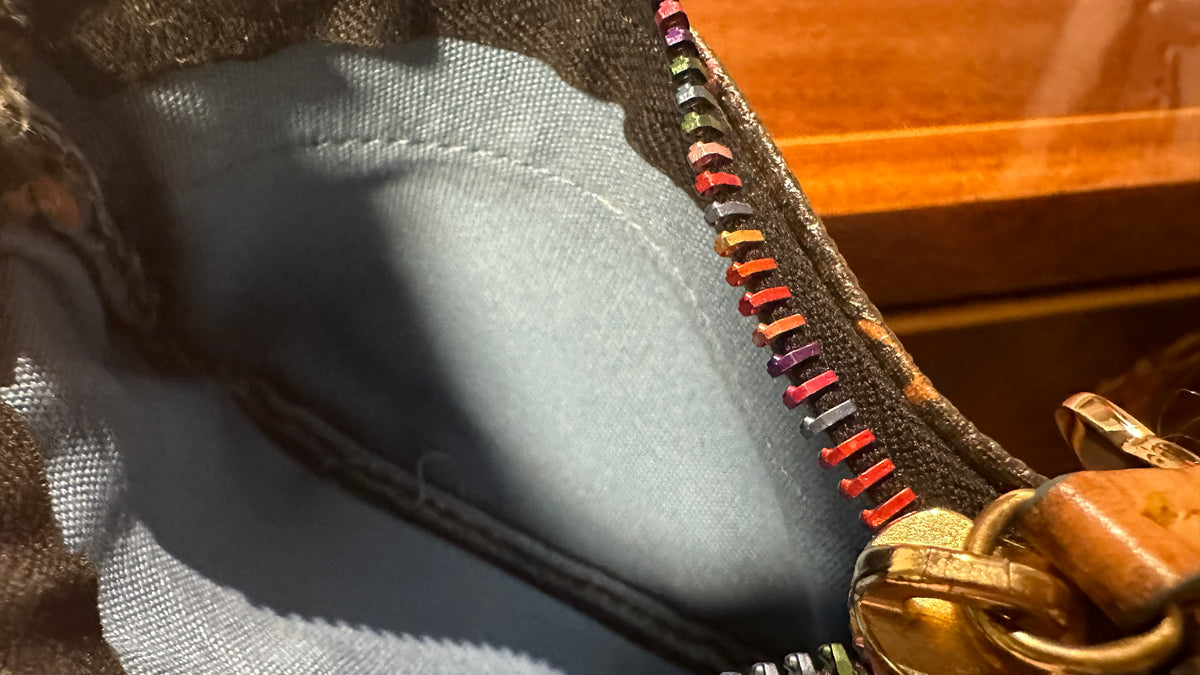 Dooney & Bourke IT coin
